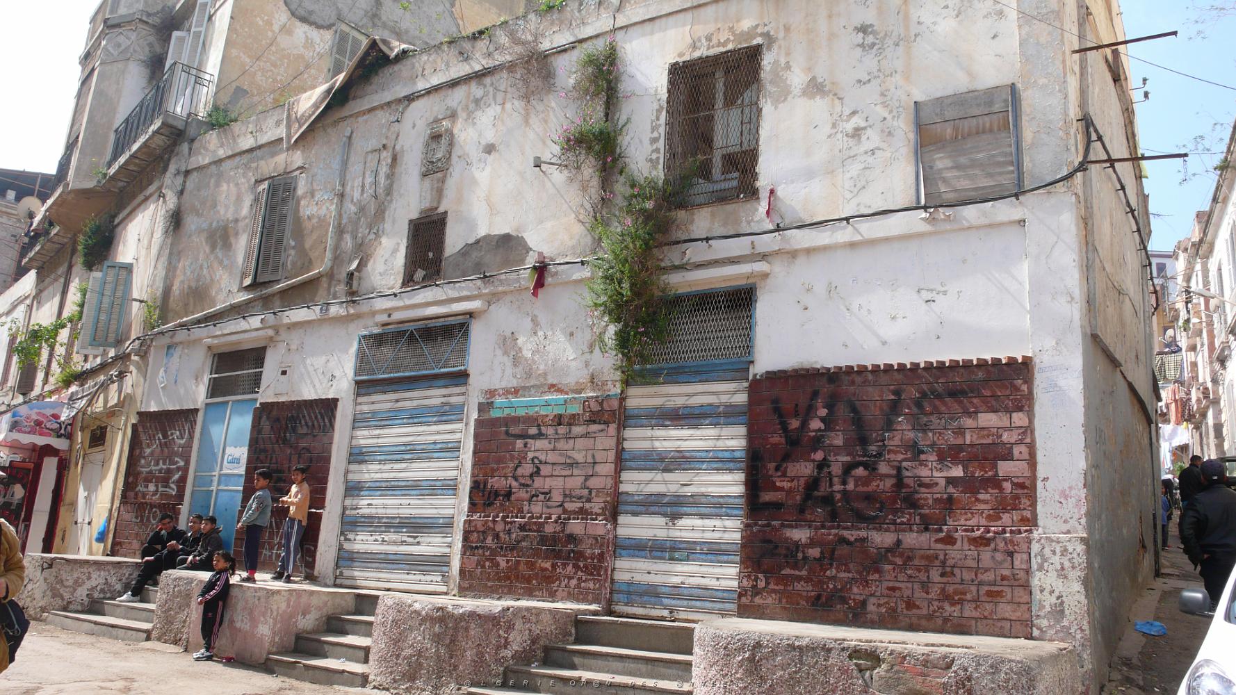 ORAN MARS 2012 05 La fabrique de monsieur Soriano , rue du Vieux Chateau.JPG